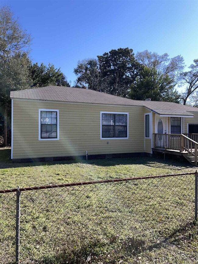 Building Photo - 122 Brandon Ave