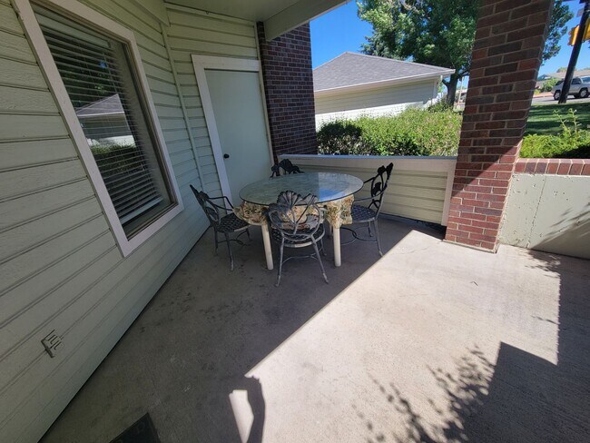 Foto del edificio - First Floor Two Bedroom Condo Available at...