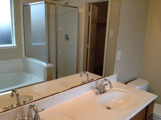 Building Photo - 12529 Patnoe Dr
