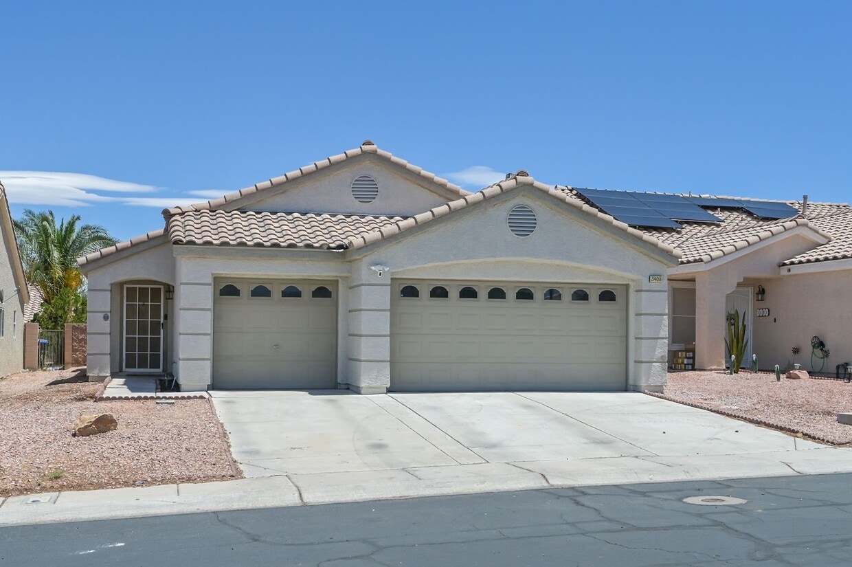 Primary Photo - NW single Story!!! Small Pool!!!! Solar Pa...