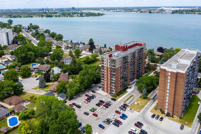 Photo du bâtiment - St. Clair Towers