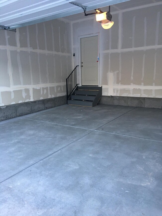 Building Photo - 597 N Orchard Dr