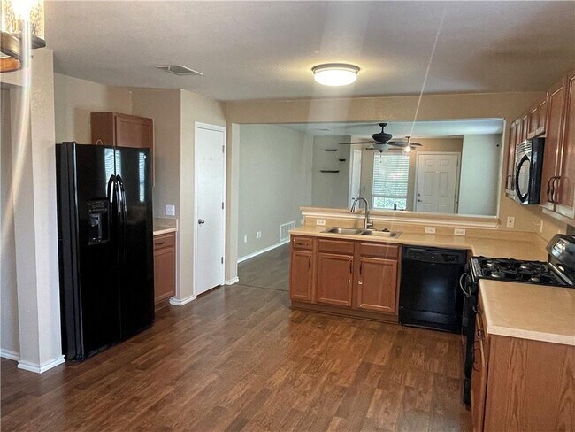 Building Photo - 136 Pebble Creek Ln