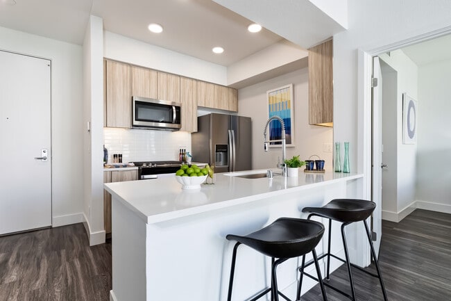 Building Photo - Living at Santa Monica