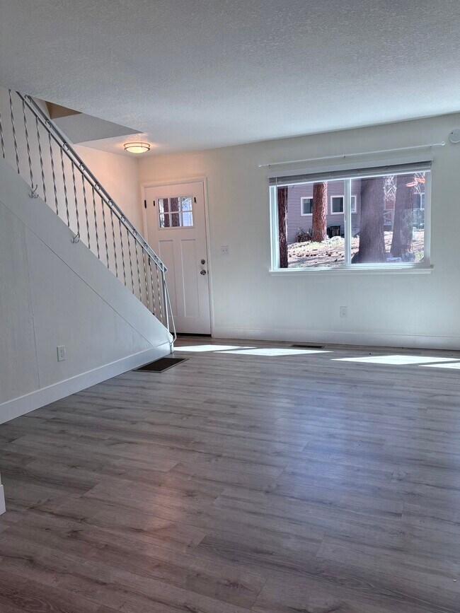 Building Photo - 484 Mcfaul Way