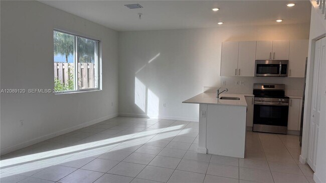 Foto del edificio - 679 SE 13th Street Cir