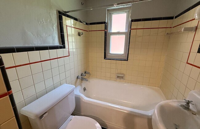 Foto del edificio - 956 Ludlow Ave