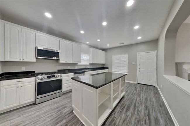 Building Photo - 602 Lajuana Ct