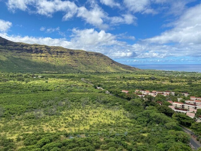 Foto del edificio - Beautiful 1/1 Penthouse unit at Makaha Valley Towers