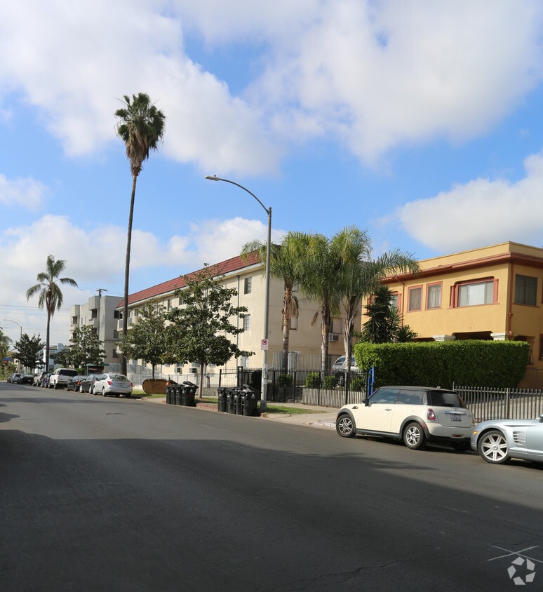 Building Photo - Catalina Apartments