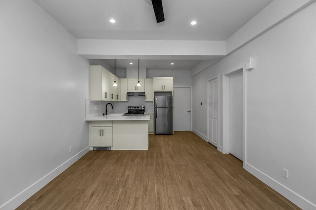 Interior Photo - 1599 Green