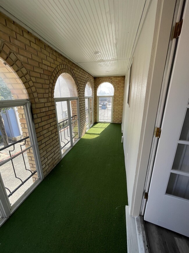 Photo - 911 Vance Jackson Rd Townhome