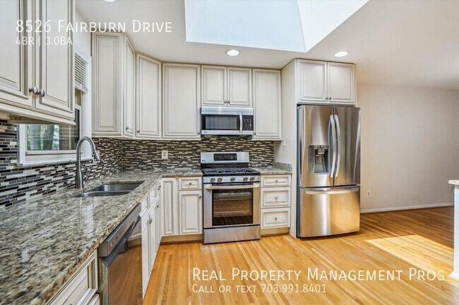 Foto del edificio - 8526 Fairburn Dr