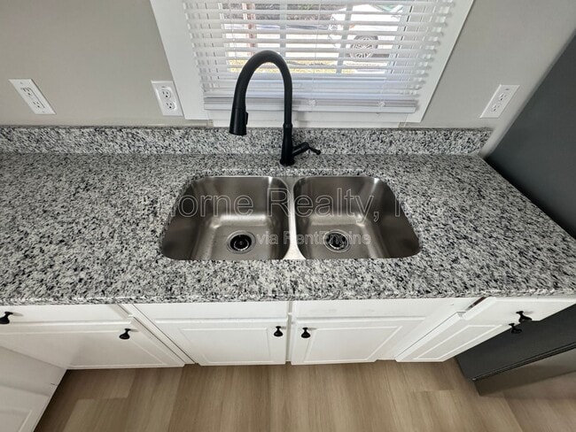 Building Photo - 813 Belleview Ave