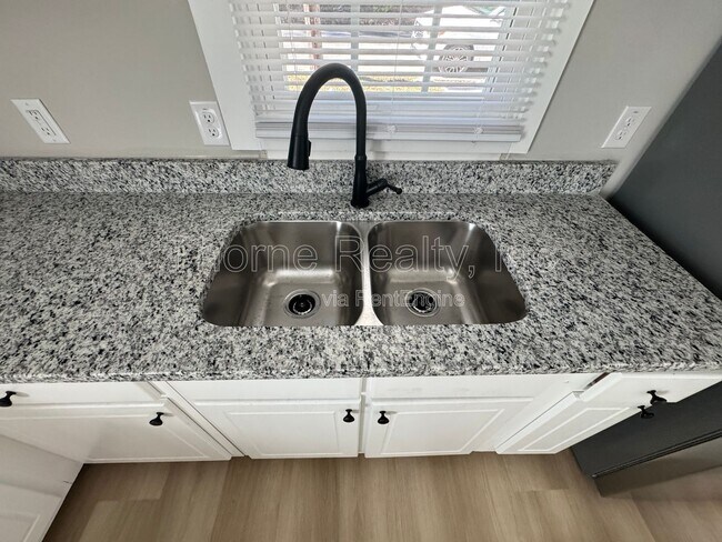 Foto del edificio - 813 Belleview Ave