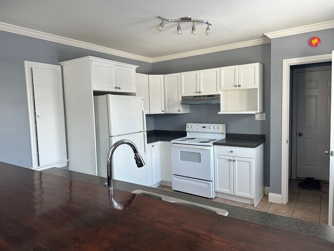 Building Photo - 563 McCannan Ave