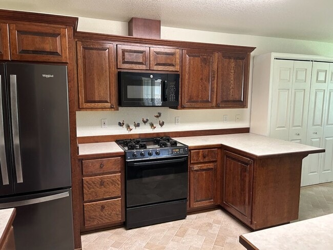 Building Photo - Great 3 Bedroom 2 Bath House in Hucrest