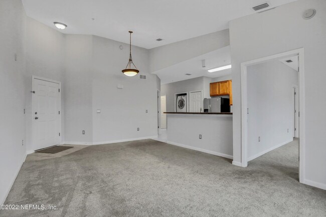 Building Photo - 8210 Green Parrot Rd