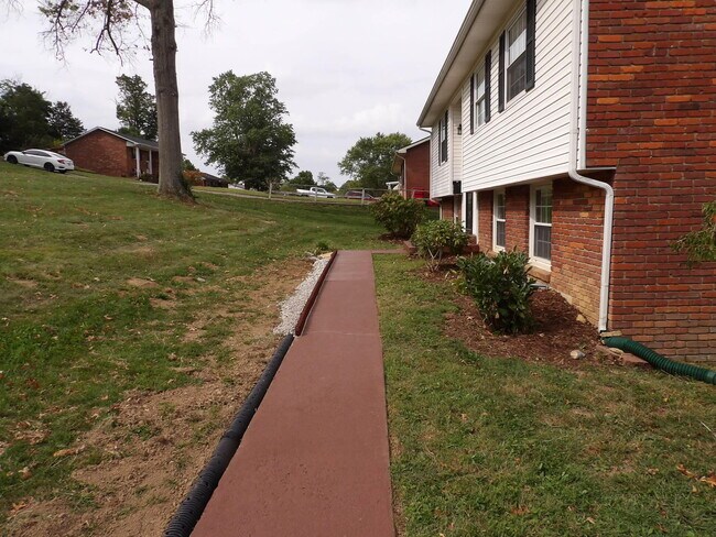 Foto del edificio - 102 Cedar Dr