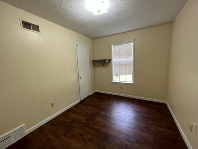 Foto del edificio - Renovated 3 Bedroom 2 Bath Home for Rent!!
