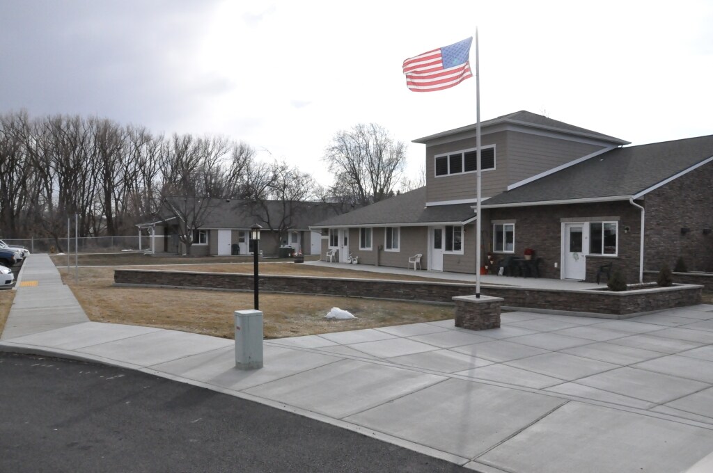 Foto principal - Elkhorn Village Apartments