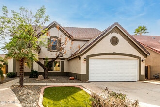 Building Photo - 2425 E Westchester Dr