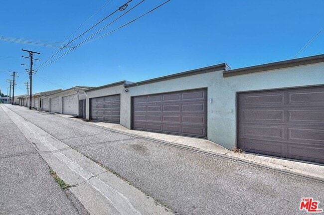 Building Photo - 5253 W Slauson Ave