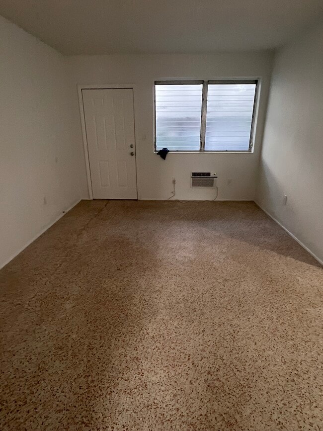 Sala de estar - 790 81st St