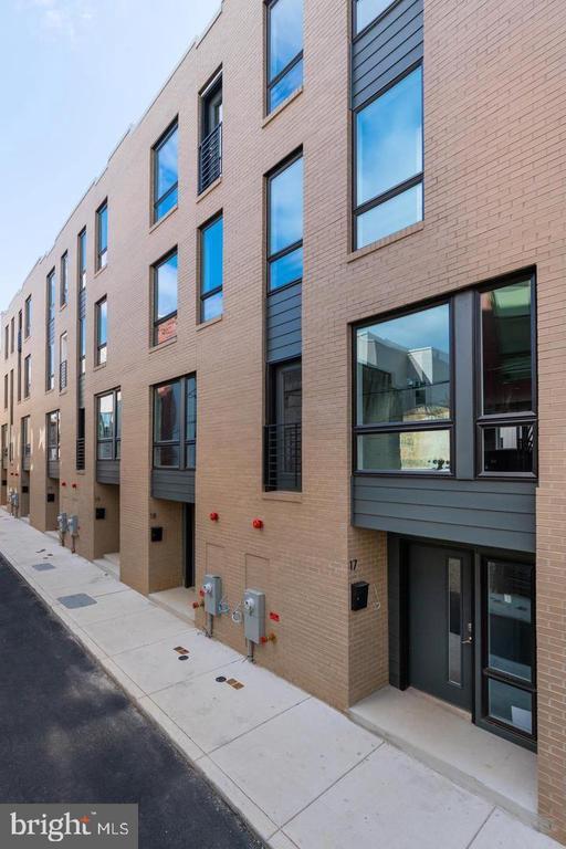 Building Photo - 815 Perkiomen St