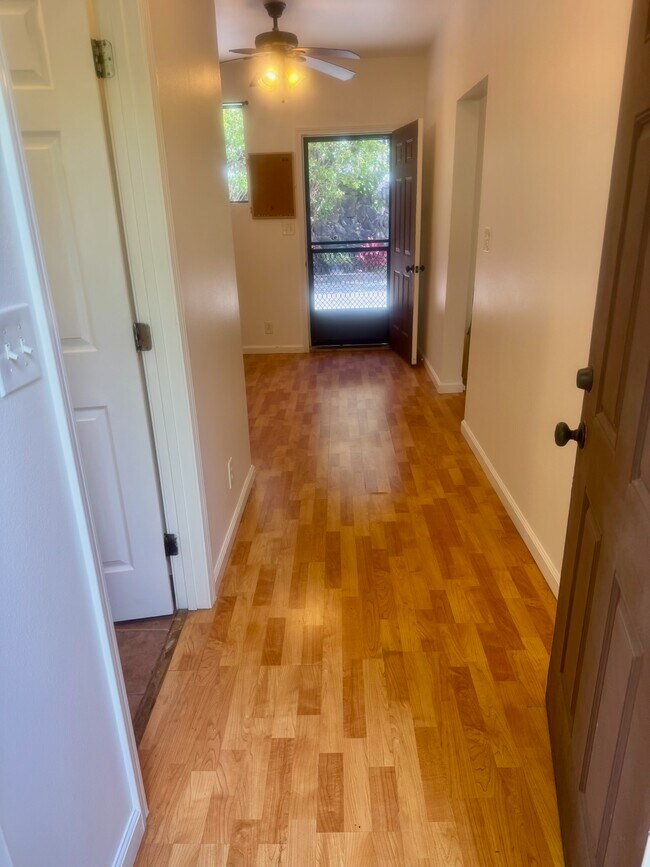Entry way - 47-445 Lulani St