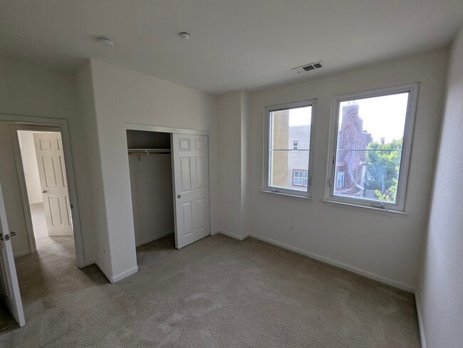 Building Photo - 816 Gaspar Vis