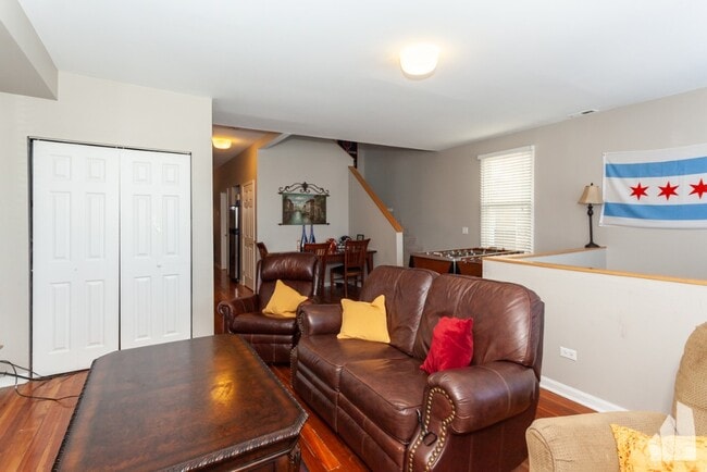 Foto del edificio - 2440 N Ashland Ave