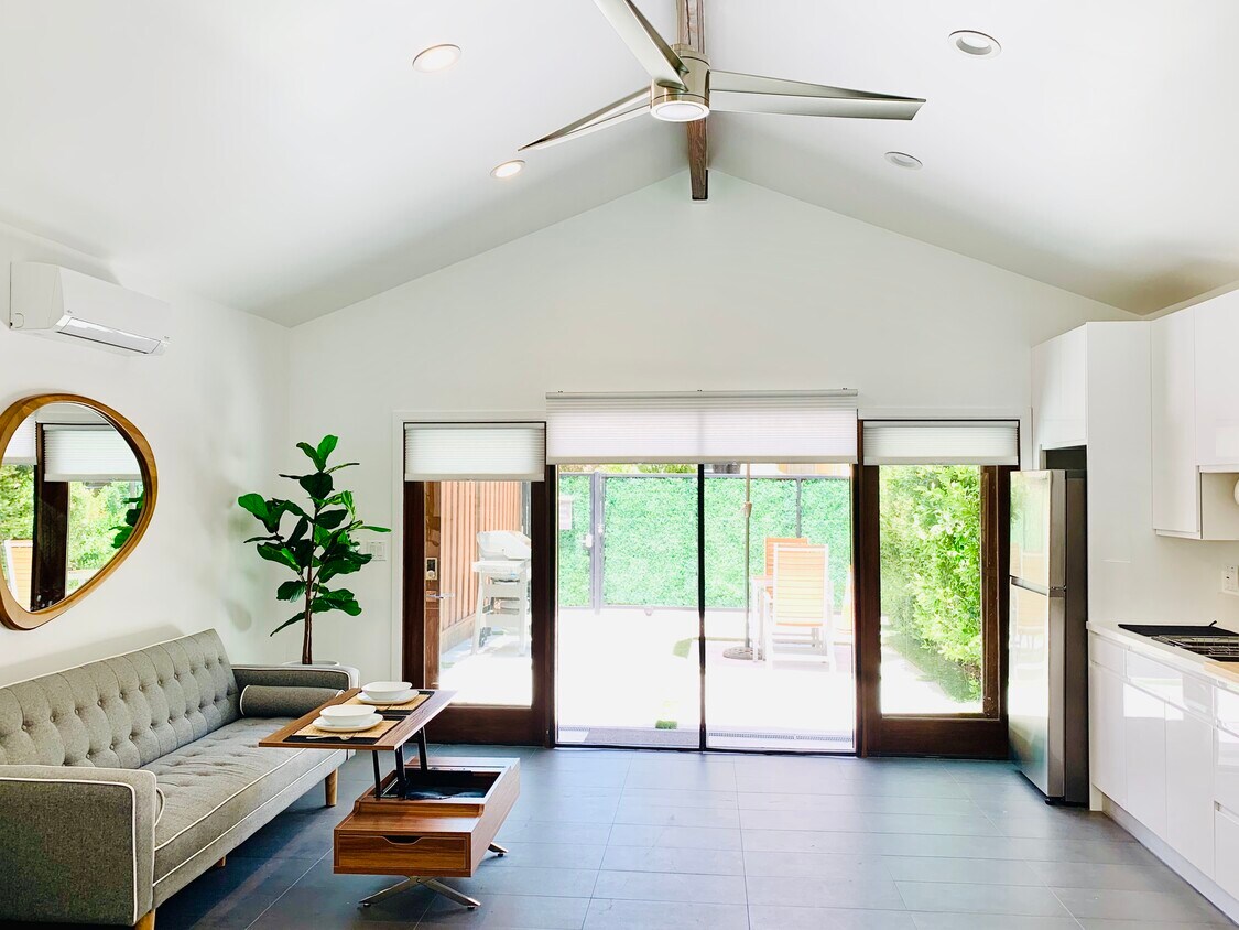 New Modern Private Guest House - 5939 Vesper Ave