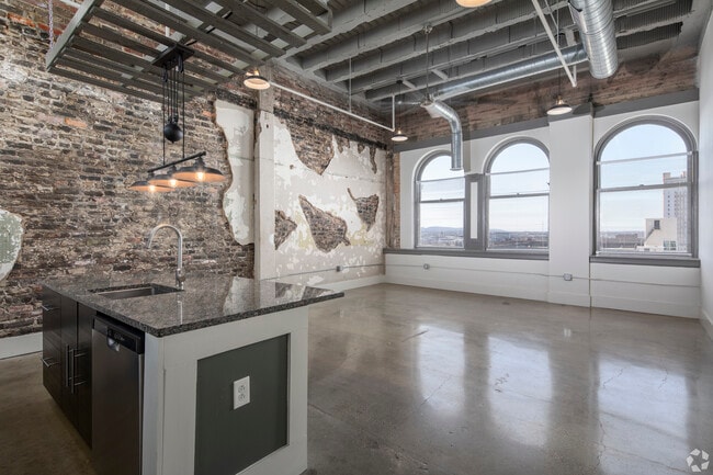 2 bed 2 bath - 1780 sqft - Ideal Building