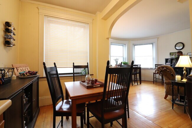 Foto del edificio - 1100 Beacon St