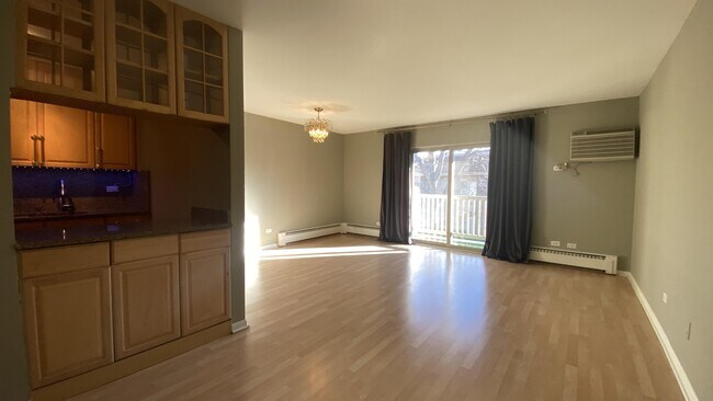 Building Photo - 906 W Alleghany Dr