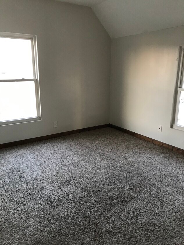 Master bedroom - 2500 Winfield Way NE
