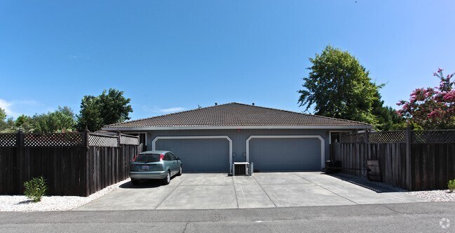 Building Photo - 601-603 Curtin Ln