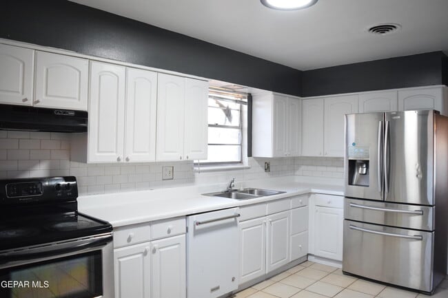 Building Photo - 136 N Festival Dr