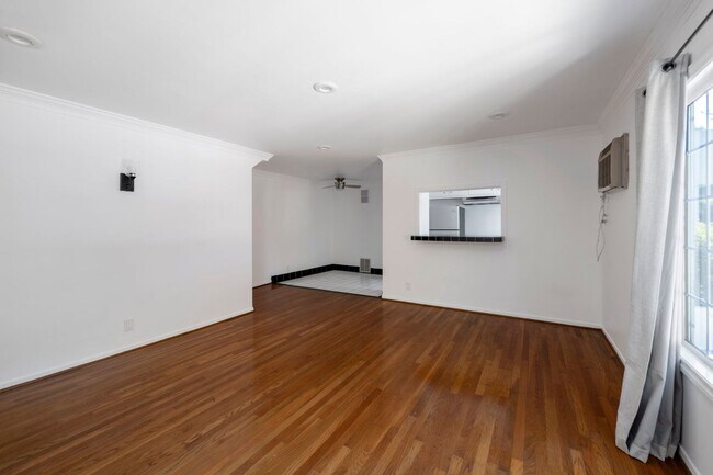 Foto del edificio - 1008 N Stanley Ave