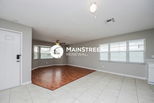 Foto del edificio - 3 Bedroom Pet-Friendly Home in Kissimmee, FL with Main Street Renewal