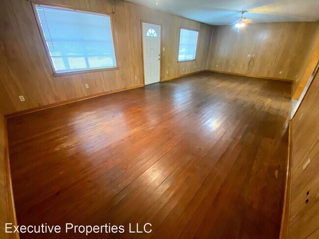 Building Photo - 3 br, 1.5 bath House - 312 South Kinney St...