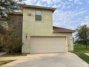 Building Photo - 10510 Sandia Dr
