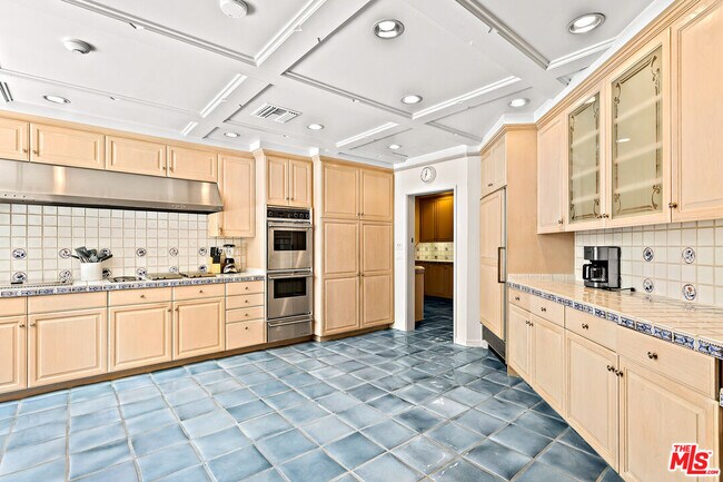 Building Photo - 10800 Chalon Rd