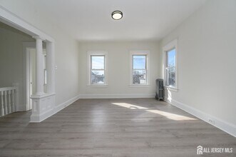 Building Photo - 377 Delavan St
