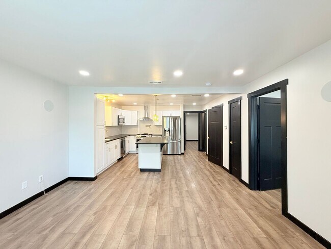 Foto del edificio - Beautifully Updated 2-Bedroom Home in Sandy!