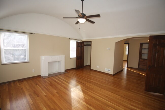 Building Photo - 1755 Wyandotte Rd