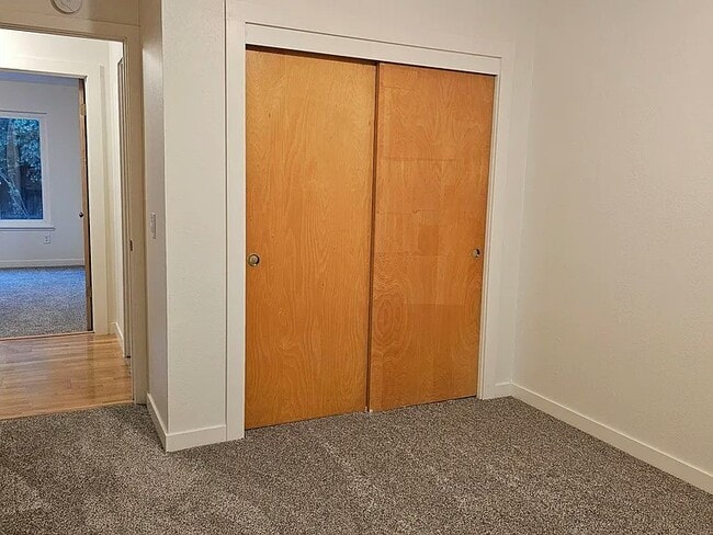 Foto del edificio - 405 W Southwood Dr