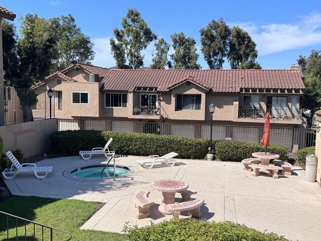 Building Photo - Charming 2-Bedroom Condo with Great Amenit...