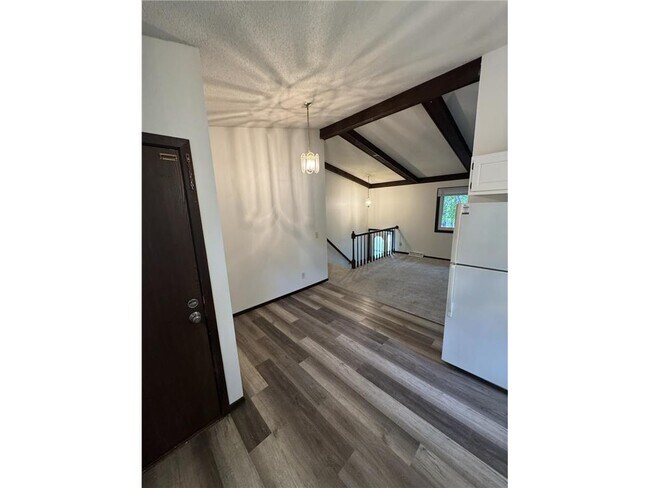 Foto del edificio - 571 County Rd B E